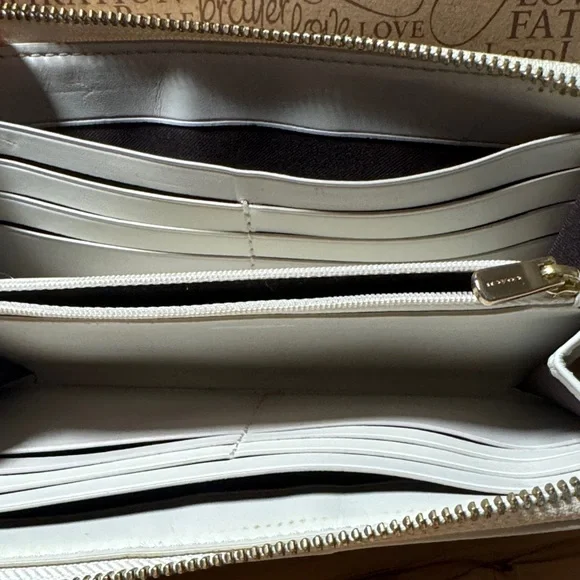 Coach Tan and Cream Shoulder Bag and wallet preowned great condition. - Picture 12 of 16